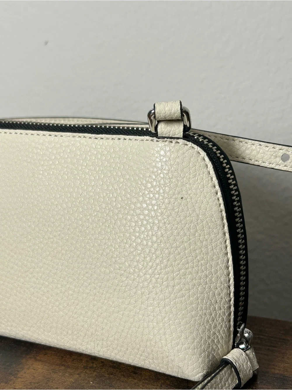 Marc Jacobs Cream Pebbled Leather Crossbody Bag